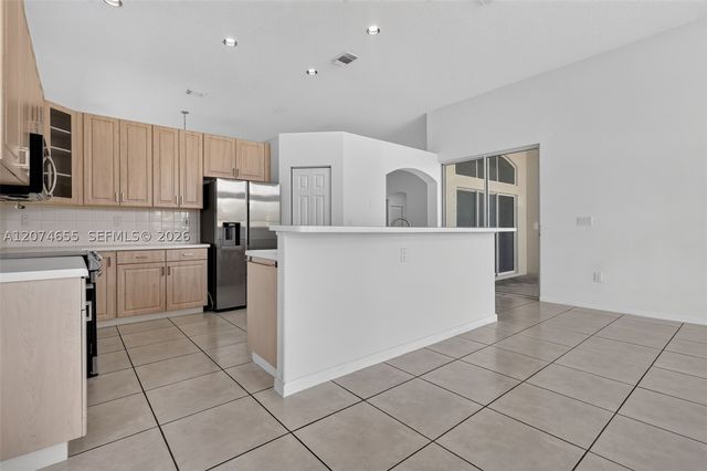 2342 NW 184th Ter, Pembroke Pines, FL 33029