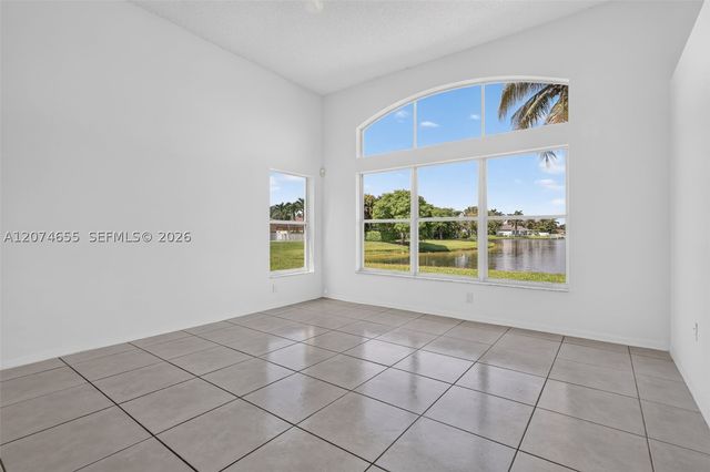 2342 NW 184th Ter, Pembroke Pines, FL 33029