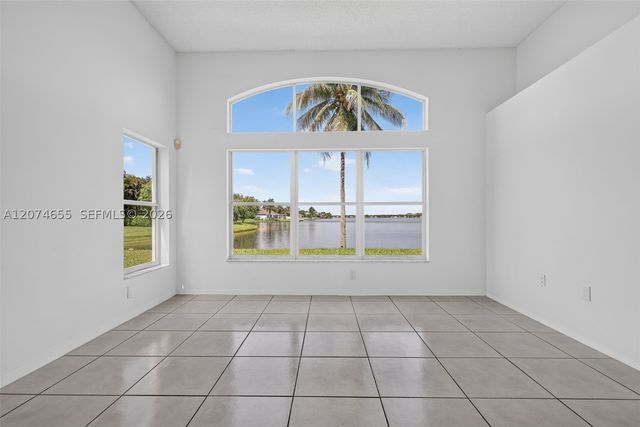 2342 NW 184th Ter, Pembroke Pines, FL 33029