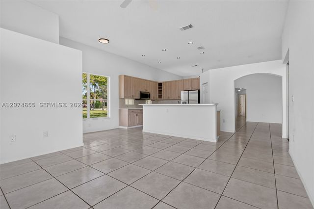 2342 NW 184th Ter, Pembroke Pines, FL 33029