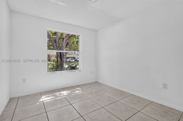 2342 NW 184th Ter, Pembroke Pines, FL 33029