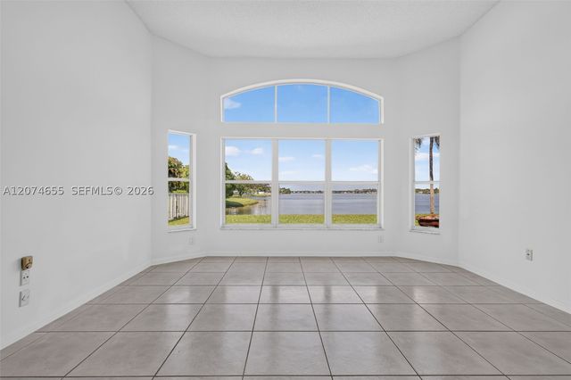 2342 NW 184th Ter, Pembroke Pines, FL 33029