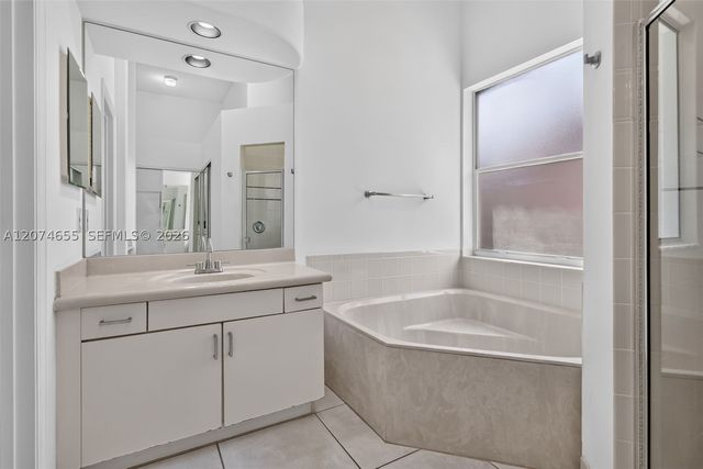 2342 NW 184th Ter, Pembroke Pines, FL 33029