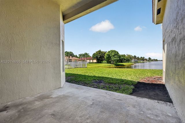 2342 NW 184th Ter, Pembroke Pines, FL 33029
