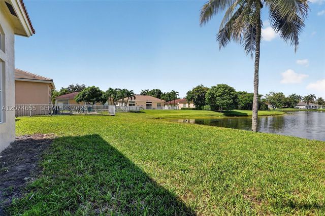 2342 NW 184th Ter, Pembroke Pines, FL 33029