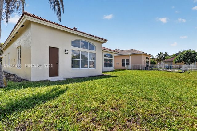 2342 NW 184th Ter, Pembroke Pines, FL 33029