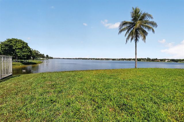 2342 NW 184th Ter, Pembroke Pines, FL 33029