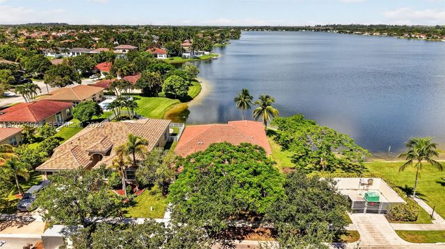 2342 NW 184th Ter, Pembroke Pines, FL 33029