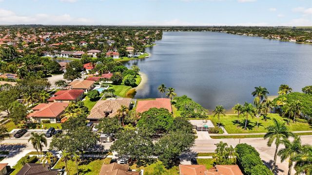 2342 NW 184th Ter, Pembroke Pines, FL 33029