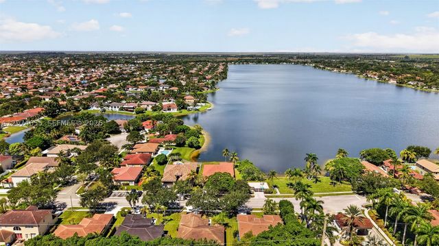 2342 NW 184th Ter, Pembroke Pines, FL 33029