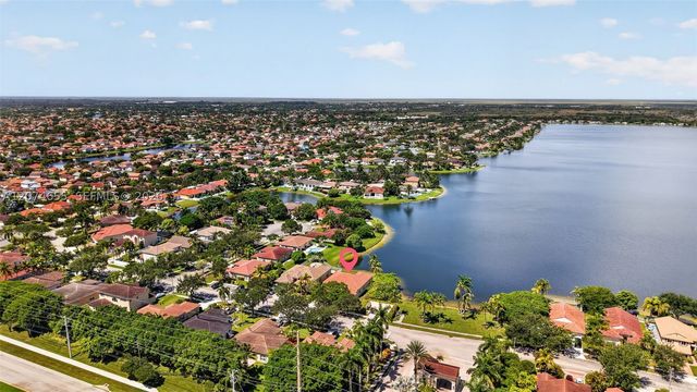 2342 NW 184th Ter, Pembroke Pines, FL 33029