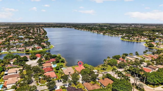 2342 NW 184th Ter, Pembroke Pines, FL 33029