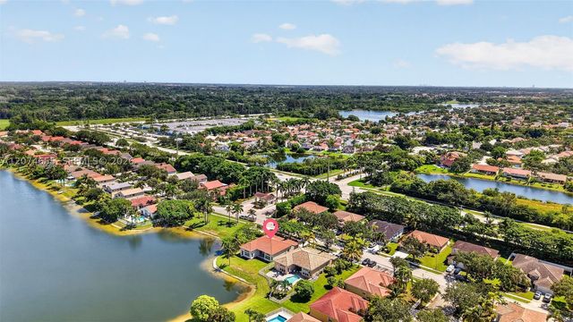 2342 NW 184th Ter, Pembroke Pines, FL 33029