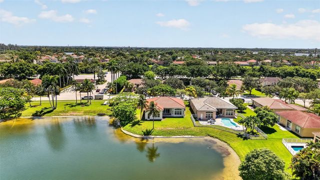 2342 NW 184th Ter, Pembroke Pines, FL 33029
