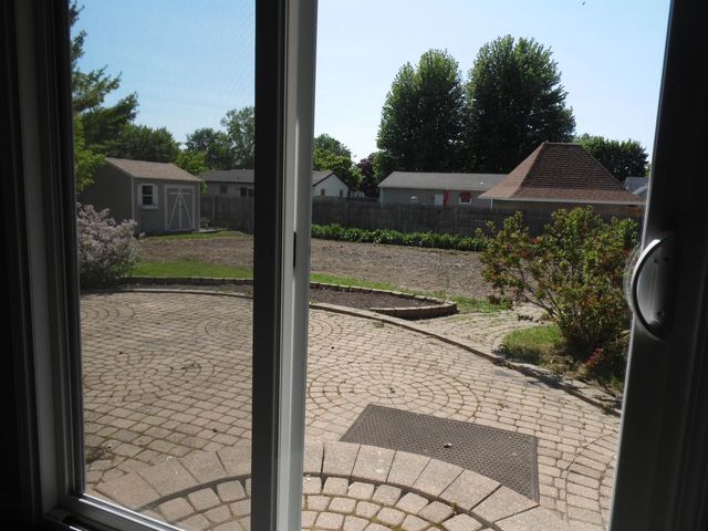 1191 N Frost Drive, Saginaw Twp, MI 48638