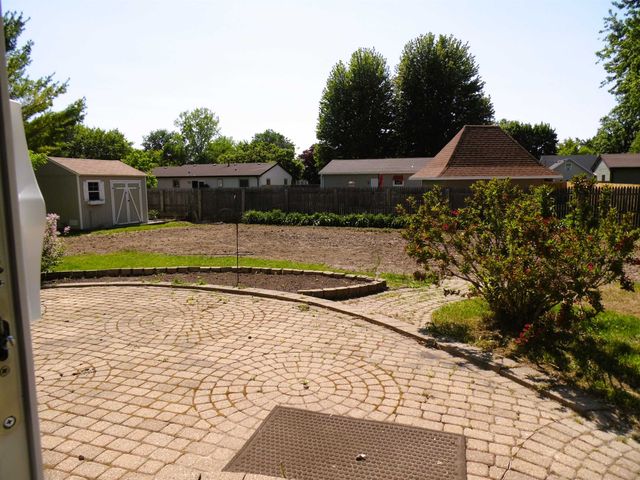 1191 N Frost Drive, Saginaw Twp, MI 48638