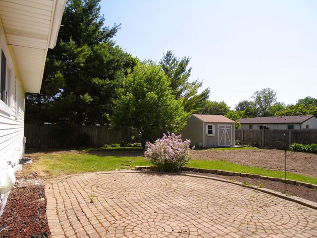 1191 N Frost Drive, Saginaw Twp, MI 48638