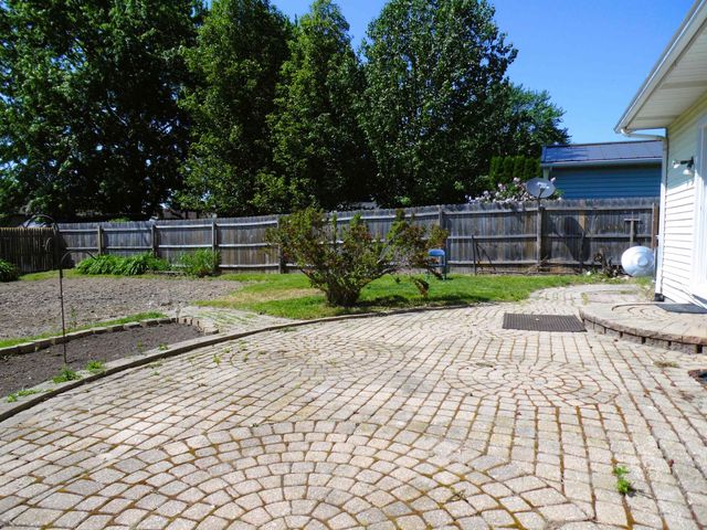 1191 N Frost Drive, Saginaw Twp, MI 48638