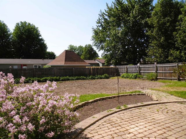 1191 N Frost Drive, Saginaw Twp, MI 48638
