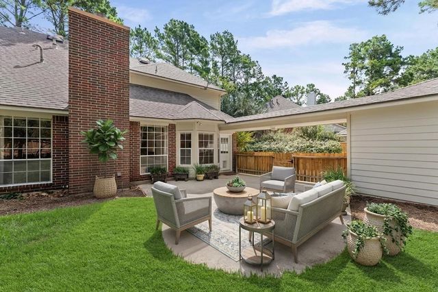 92 W Sandalbranch Circle, The Woodlands, TX 77382