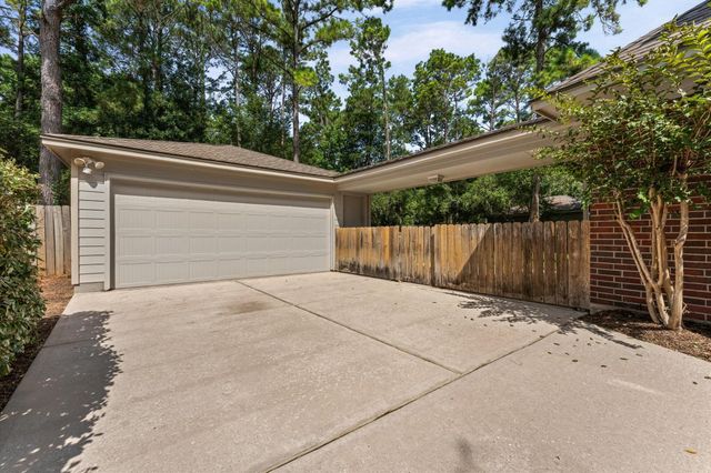 92 W Sandalbranch Circle, The Woodlands, TX 77382