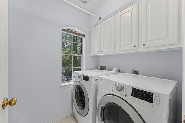 92 W Sandalbranch Circle, The Woodlands, TX 77382