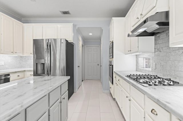 92 W Sandalbranch Circle, The Woodlands, TX 77382