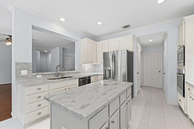 92 W Sandalbranch Circle, The Woodlands, TX 77382