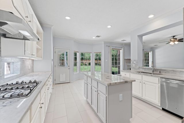 92 W Sandalbranch Circle, The Woodlands, TX 77382