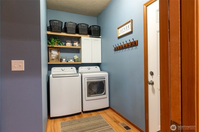 1513 E First Court, Deer Park, WA 99006