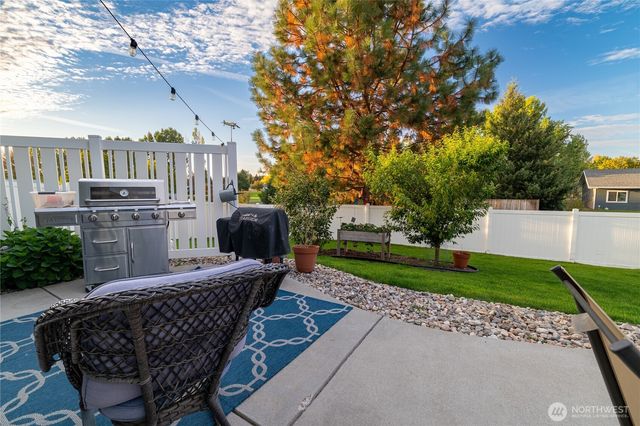 1513 E First Court, Deer Park, WA 99006
