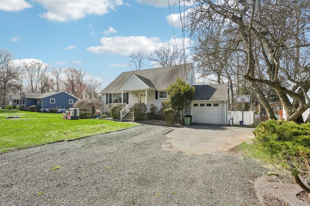 55 Sherwood Drive, Nanuet, NY 10954
