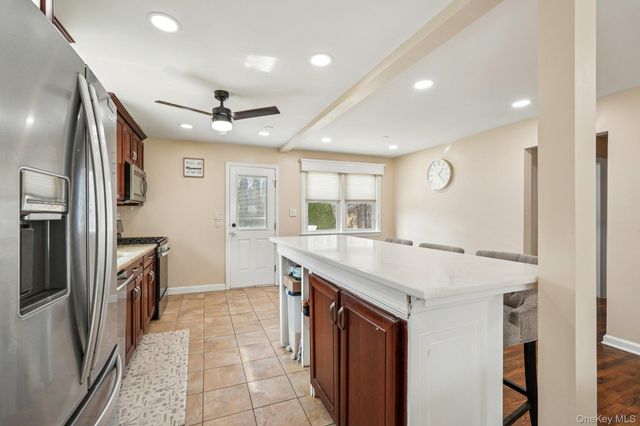 55 Sherwood Drive, Nanuet, NY 10954