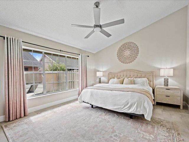 237 W MOCCASIN Trail W, Jupiter, FL 33458
