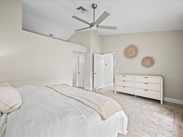 237 W MOCCASIN Trail W, Jupiter, FL 33458