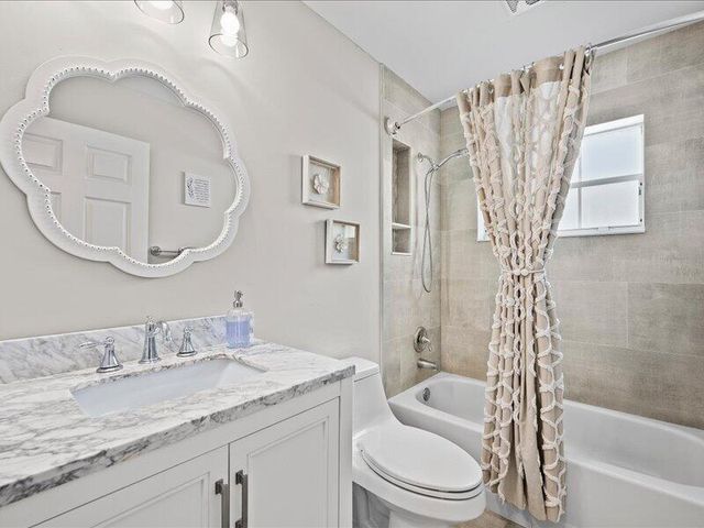 237 W MOCCASIN Trail W, Jupiter, FL 33458