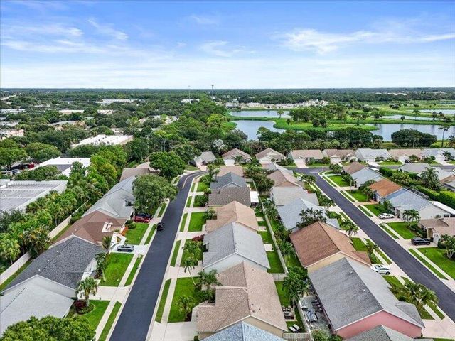 237 W MOCCASIN Trail W, Jupiter, FL 33458