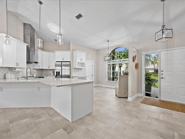 237 W MOCCASIN Trail W, Jupiter, FL 33458