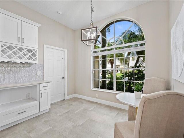 237 W MOCCASIN Trail W, Jupiter, FL 33458