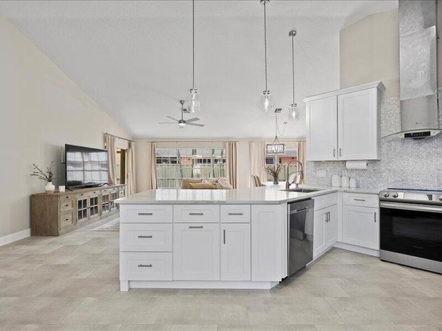237 W MOCCASIN Trail W, Jupiter, FL 33458