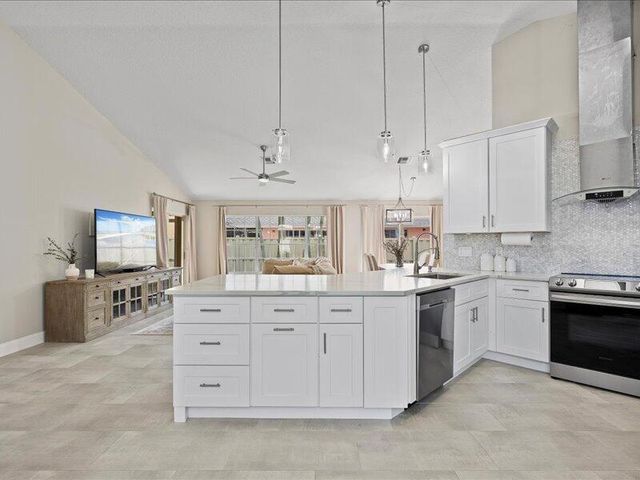 237 W MOCCASIN Trail W, Jupiter, FL 33458