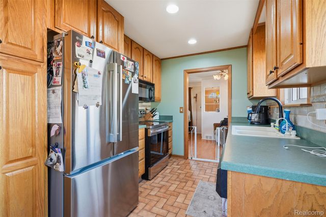 17968 Summer Lane S, Fraser, MI 48026