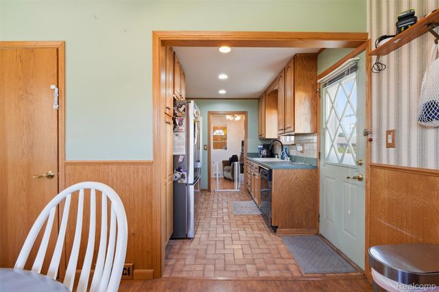 17968 Summer Lane S, Fraser, MI 48026