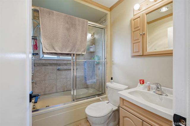 17968 Summer Lane S, Fraser, MI 48026