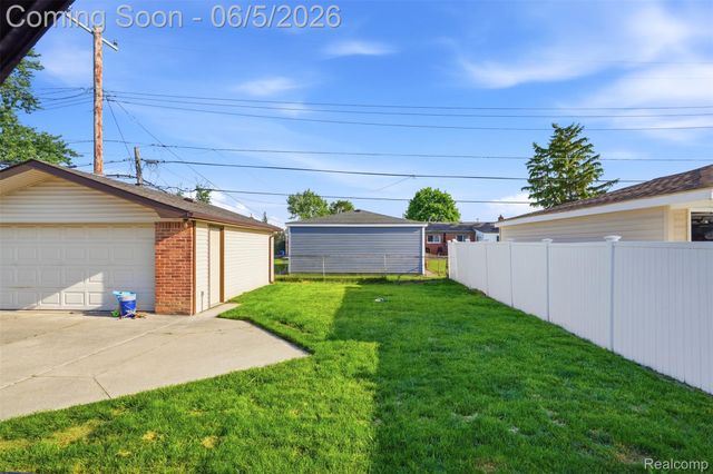 17968 Summer Lane S, Fraser, MI 48026