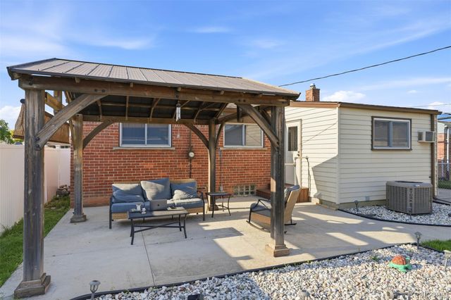 17968 Summer Lane S, Fraser, MI 48026