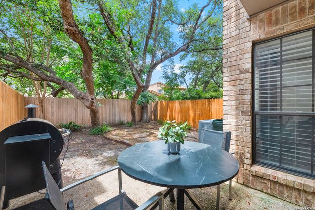 4509 Smokey Wood Ln, San Antonio, TX 78249