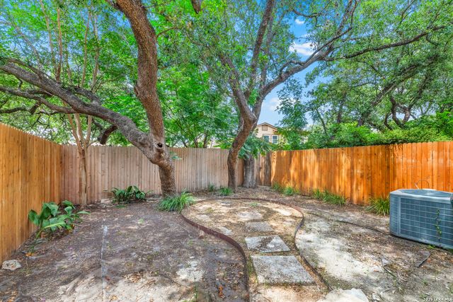 4509 Smokey Wood Ln, San Antonio, TX 78249