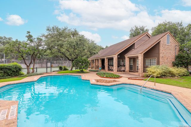 4509 Smokey Wood Ln, San Antonio, TX 78249