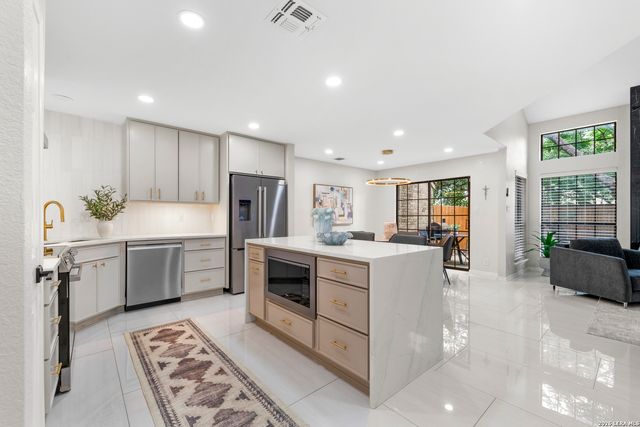 4509 Smokey Wood Ln, San Antonio, TX 78249